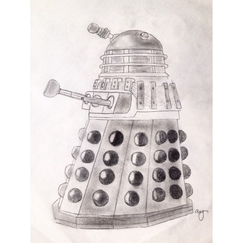 on-the-brink-of-ink:Pencil dalek drawing