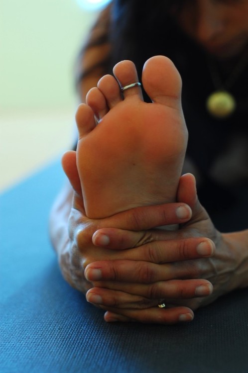 sexy-chickzola:  Understanding foot fetishes and my foot fetish