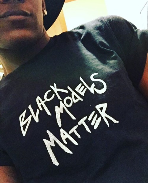 jaethegemini: afro-arts:  AChewArts  www.etsy.com/shop/AChewArts // IG: ash_chew  ษ - ๖  CLICK HERE for more black owned businesses!   this is great 