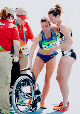 olympicsdaily:  Abbey D'Agostino and Nikki Hamblin show true Olympic spirit after crash “Abbey