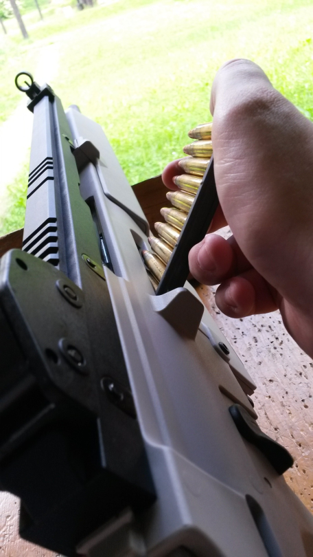 stedilnik:  big-hungry-gryphon: stedilnik:  New gun meme Loading modern guns with stripper/en bloc clips even though their design makes it impossible to do so  I’ll start.  