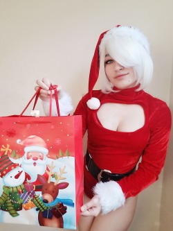 cute-cosplay-babe:  Christmas 2B