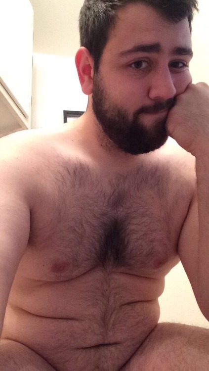 udyrbear:  ineptbox: tcraven87:   ineptbox:  I’m cropping out my bed head  Which bed head?   Good point. Both I suppose 😂  his beard+chest+belly combo, kill me already D: