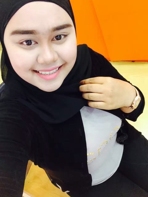 roselvina: batangkegilaanwanita: yang nie original tetek bsar k..bkan edit2..mmg besar..ak sempat 2x