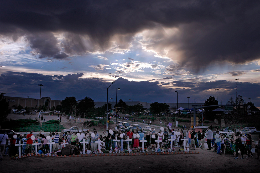pincuo:  Storm clouds gather above a memorial for the victims in the shooting across