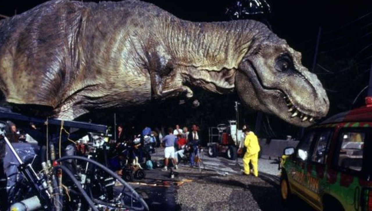 vampireapologist-archive-deacti:foxbap:vampireapologist-archive-deacti:vampireapologist-archive-deacti:Ppl r always like “wah wah we HAVE to use mediocre CGI bc makeup and practicla effects is ice consuming and unrealistic for closeups”& Jurassic