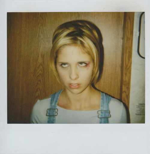 analogwerk:Sarah Michelle Gellar photographed on the set of Buffy The Vampire Slayer; 1998-1999.