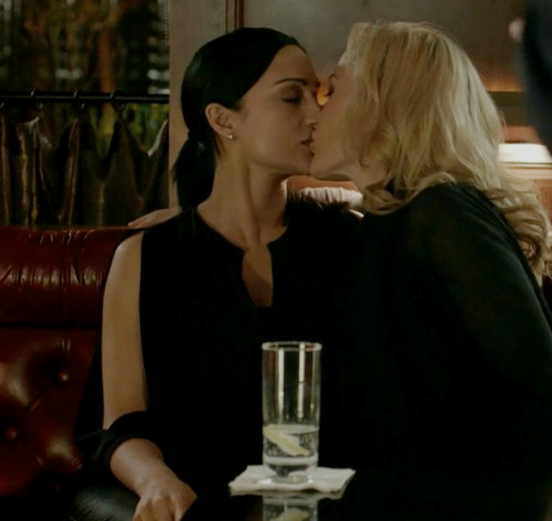 Porn joie-de-deux:  Archie Panjabi et Gillian photos