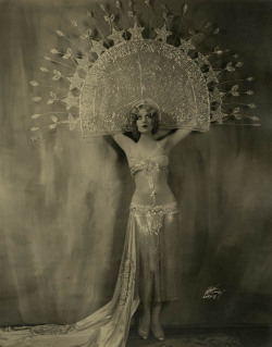 Gmgallery: Faith Bacon By White Studios For ‘Earl Carroll’s Vanities Of 1928′..