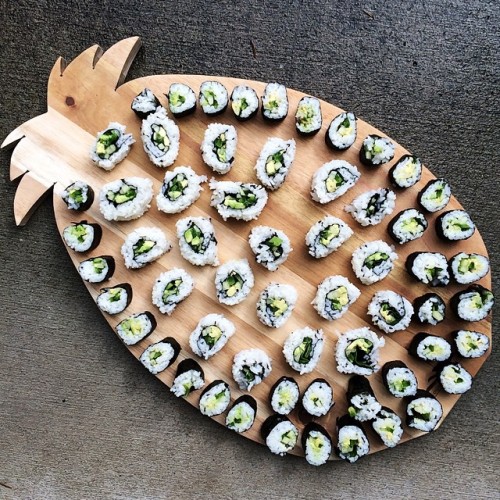 inmysparetime13:  fitwithoutfat:  Dinner is served. 🍍  Yes  yum!