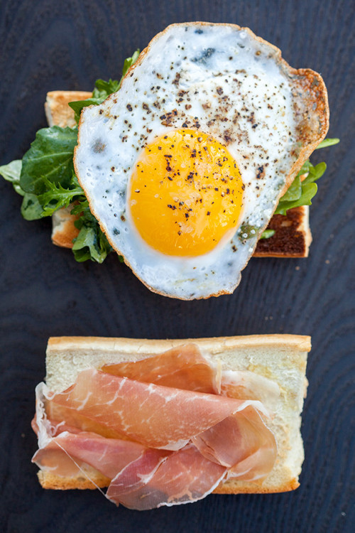 Sex nom-food:  Fried duck egg sandwich with prosciutto pictures