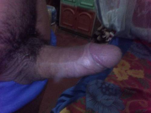 guanacoshot: Rico salvadoreño de ilobasco mostrando su rica verga peluda alguien quiere