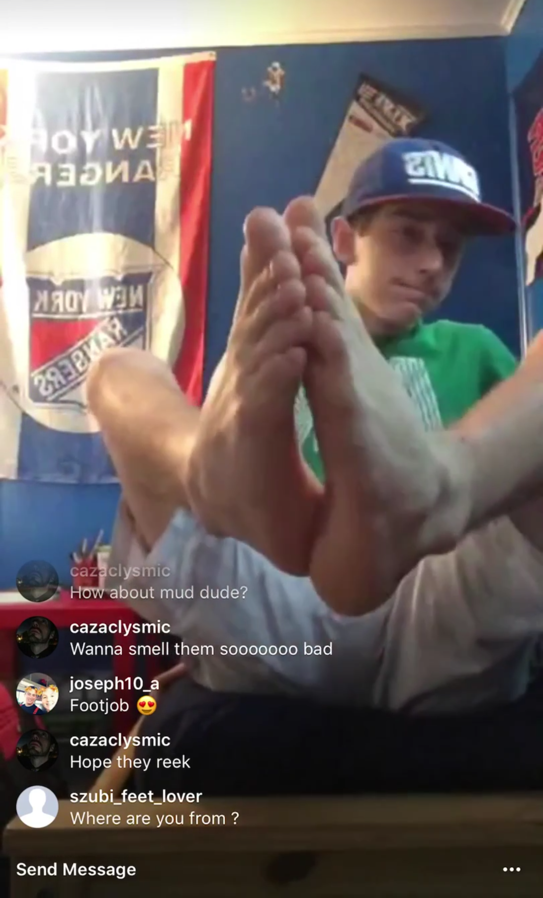 👱🏻‍♂️🦶🏼↖️