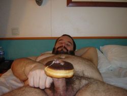 bearhoss:  alexunderbear:  time for some serious YUM!!!  I’m taking a guess but I bet by the end of the blowjob it will be a cream filled donut