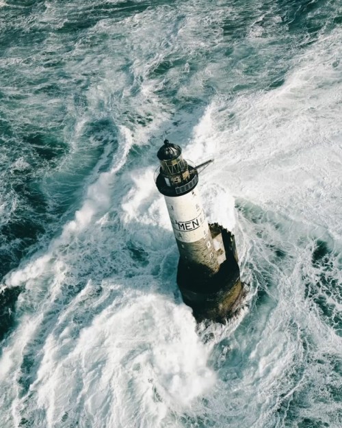 utwo:  Lighthouse Atlantic Ocean Bretagne France© J.Höhn   @empoweredinnocence 