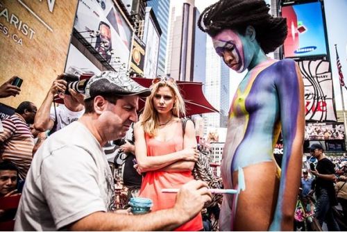 barelin:  http://news.artnet.com/art-world/nude-bodypainting-model-sues-nypd-over-arrest-71211 