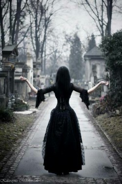 victorian-goth:  Victorian goth http://victorian-goth.tumblr.com/