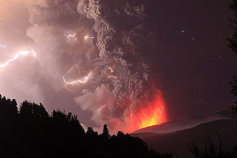 unicorn-meat-is-too-mainstream:  Photos of recent volcanic eruption in Chile 