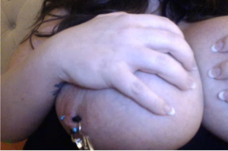 angelface5vs4:  I would be happy seeing Taylor in nipple clamps every day for the