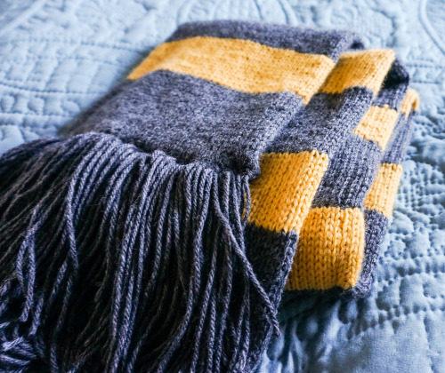 Newt Scamander’s Hufflepuff Scarf pattern by Jamie W.