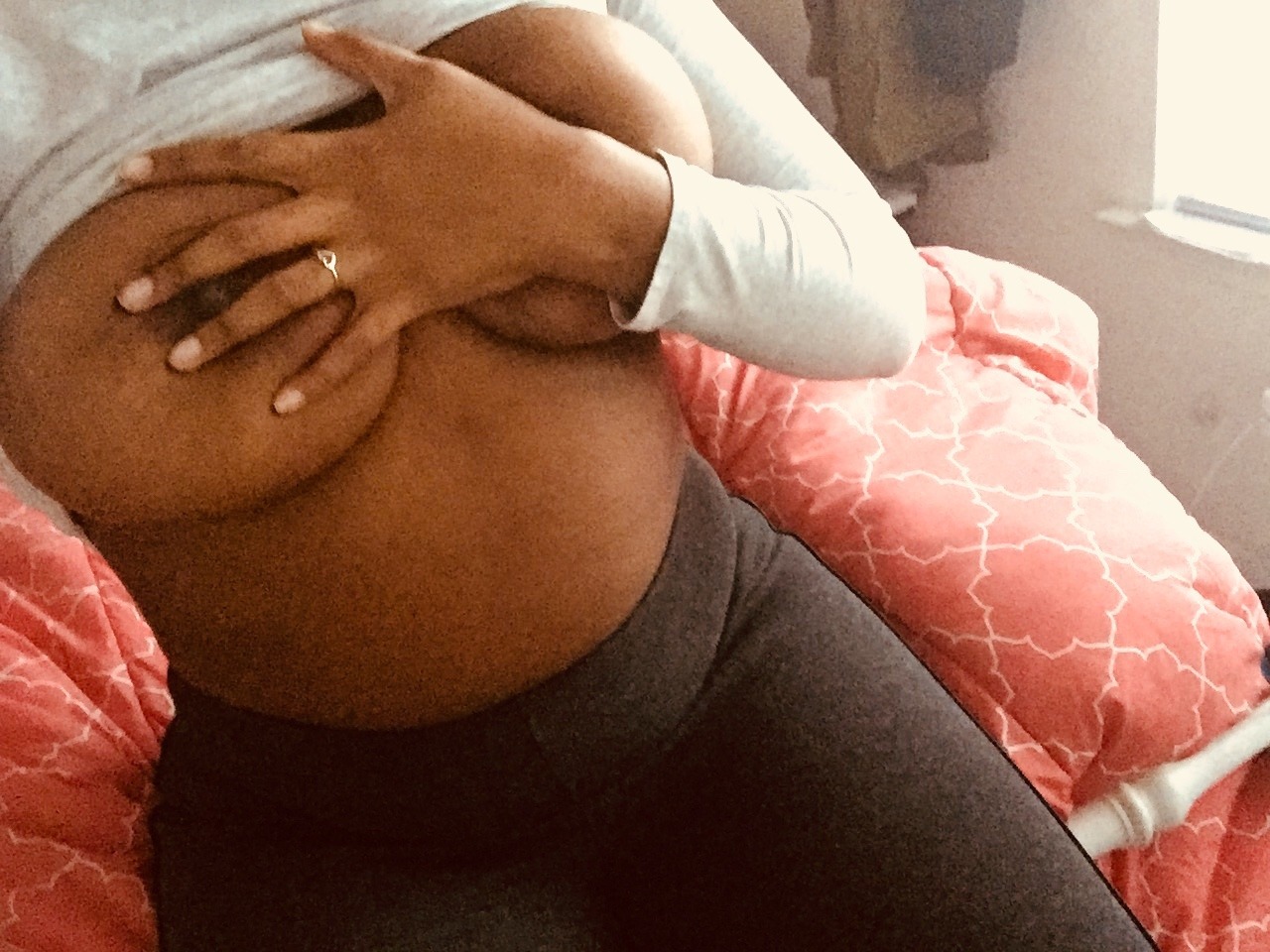 ittybittyjelly:  I’m a handful 🤗  (plus a lil bit extra) ✨