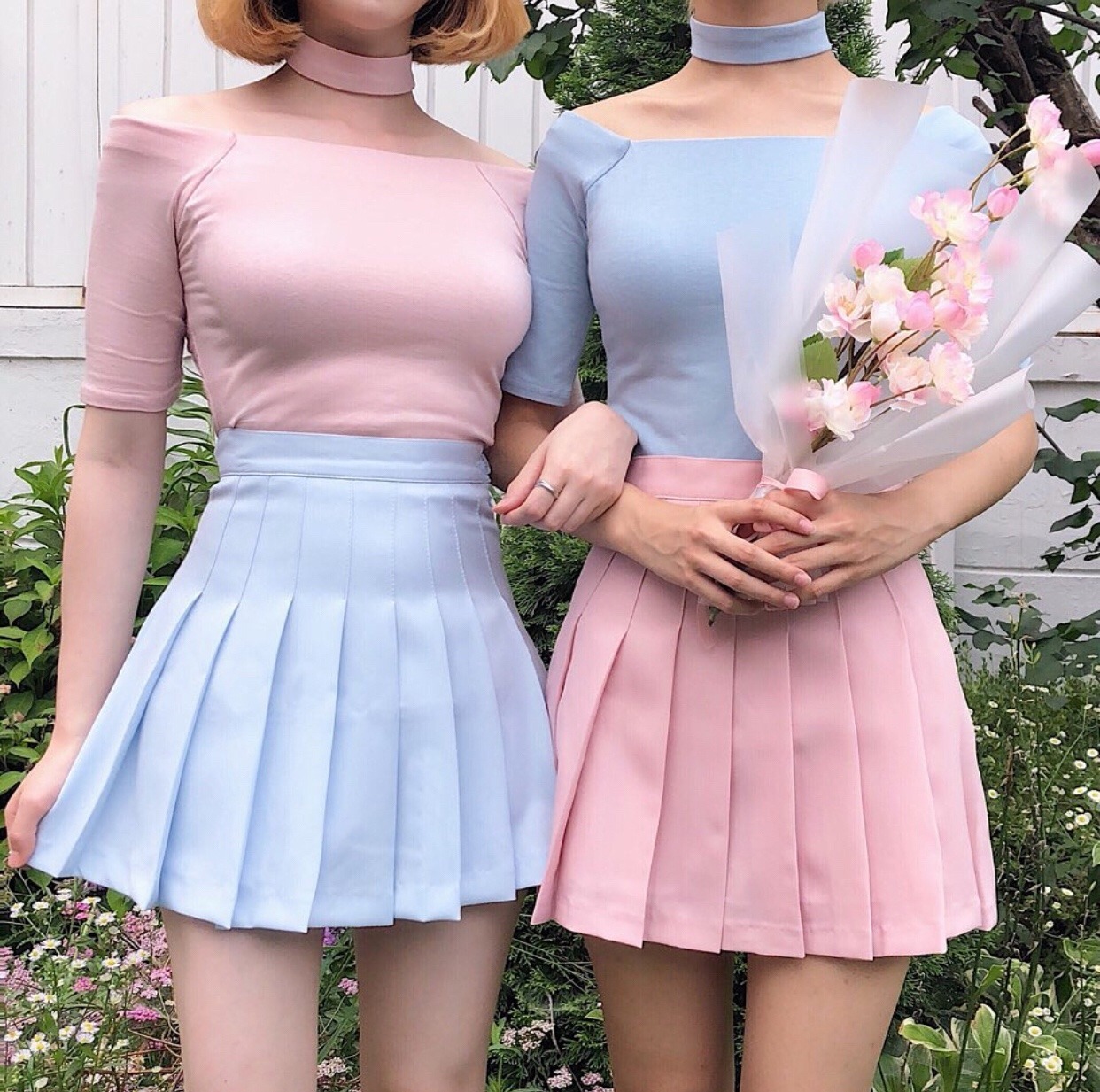 feminism-4-ever:I’ve been super fascinated lately by girls dressed the same, or