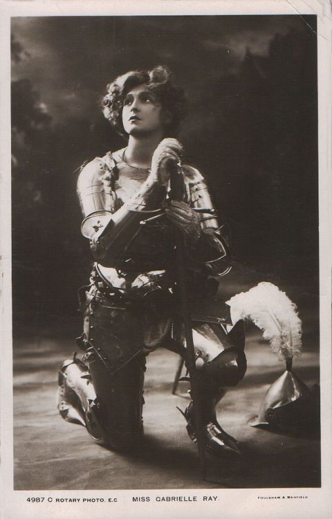 fawnvelveteen:Gabrielle Ray as Joan of Arc 1909