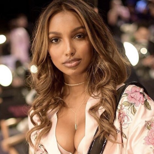 iconsofmodels:Victoria’s Secret Fashion Show 2017Like if saving/using