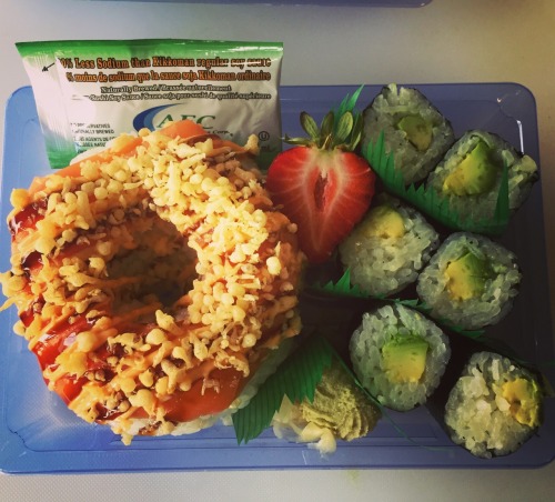 cakemakessushi: My day making #sushi #sushidonuts #donuts #sushidonut #fad #trends #sprinkles #jimmi