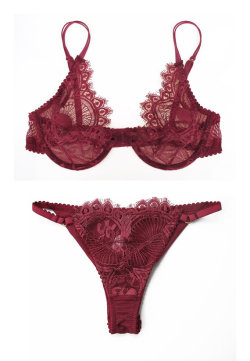 inlovewithburlesquelingerie:  Marianna Giordana