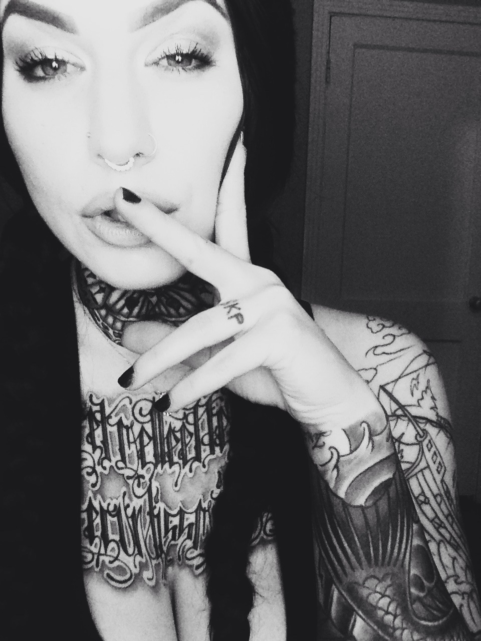 bunnyharlow:  Drake hands bruh.