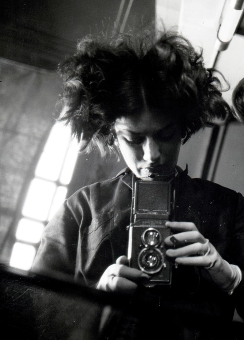 last-picture-show:    Eva Besnyö, Selfportrait, Berlin, 1932  