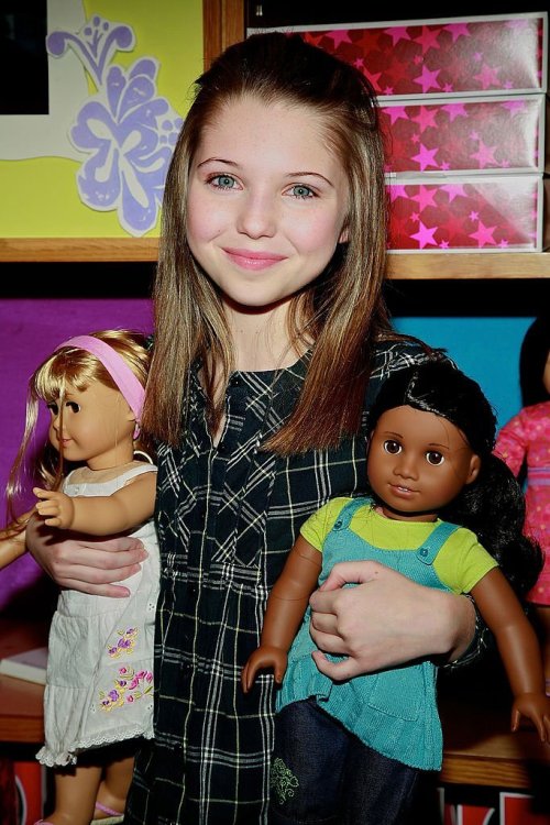 American Girl Doll Actresses + their Dolls (5/?)↳ Samantha “Sammi” Hanratty (Chrissa Max