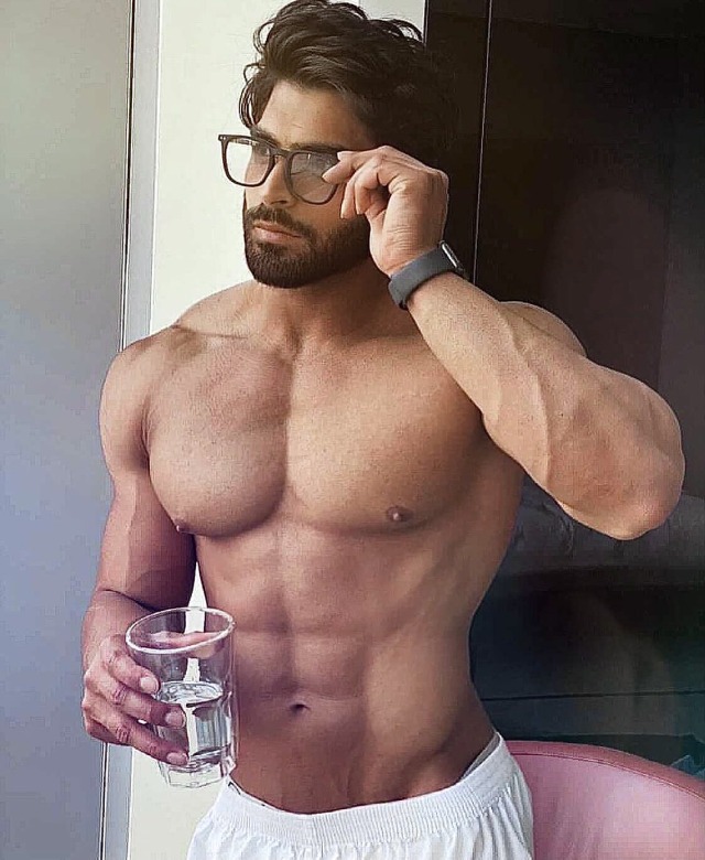 specs-tacularmen:“Please excuse me while I’m trying my best to look intelligent.  Ask me a question!”￼ 👓サヒル・マンカス🇮🇳 २१०५०१