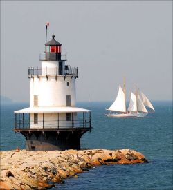 my-world-of-colour:   Photo by ShacklefordPhotoArt on flickr  South Portland Maine lighthouse  