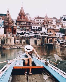 avve:  intravelist:  ‘Brace yourself. You’re about to enter one of the most blindingly colourful, unrelentingly chaotic and unapologetically indiscreet places on earth. Varanasi takes no prisoners. But if you’re ready for it, this may just turn