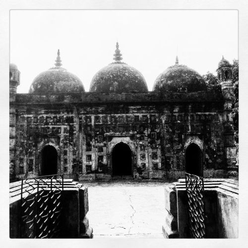 2019.04.29 Nayabad #Mosque - a wonderful sample of great #Mughal #architecture in #Bangladesh.  - - 