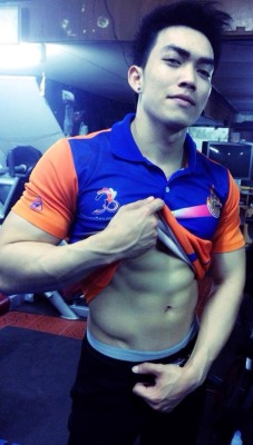 asianmusclefetish:  Original post: http://asianmusclefetish.tumblr.com 