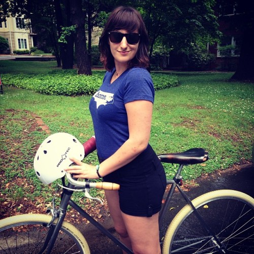 sexycyclists: richardsouth:  She rides even with a cast! #clt #nc #usa #bicycle #bicycles #singlespe