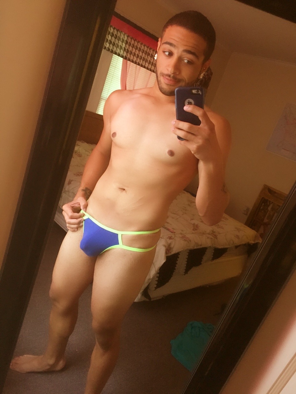 nerdy-little-leo-gaymer:  Not sure if my body is looking better, or I’m just getting