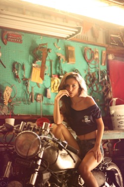 bikes-n-girls:  Biker girl  http://bikes-n-girls.tumblr.com/