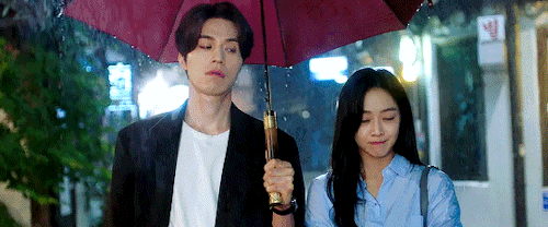 dingyuxi:  Didn’t you bring an umbrella earlier? I lost it.