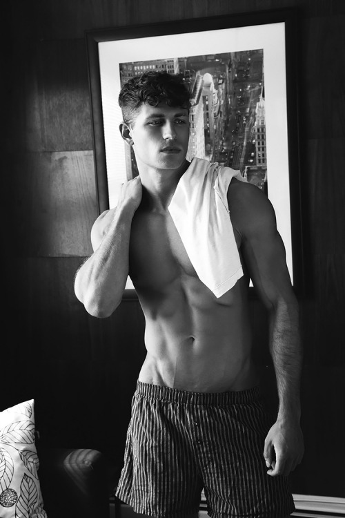 nightsinbrooklyn:   Mark Raimondo By Thomas Synnamon 