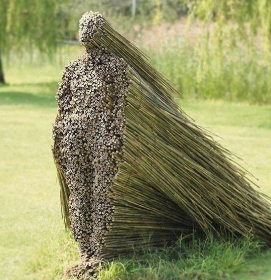 talesfromweirdland: Willow and wire sculpture by Olga Ziemska. 