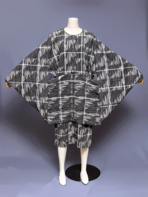 Issey Miyake dolman sleeve cotton dress, 1970s or 1980s.