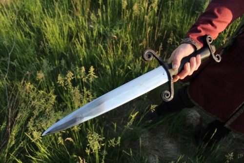 lunarlightforge:This short sword is finished and available!! For more info visit the link here. http