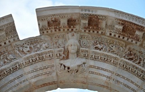 ahencyclopedia:PLACES IN THE ANCIENT WORLD: The Temple of Hadrian at Ephesus, Ionia (Turkey) TH