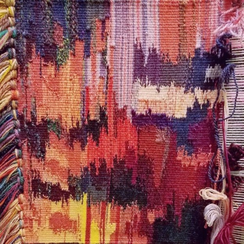 Work in progress : 1 of 16 woven pieces, nearly finished.•°°° #fibers #fiberart #landscape #weaving 