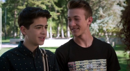 OH MY GOD T.J YOU JUST CANT GET ENOUGH OF CYRUS CANT YOU