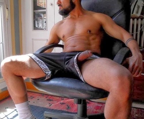 rabweho:Follow me and get hardhttp://www.rabweho.tumblr.com
